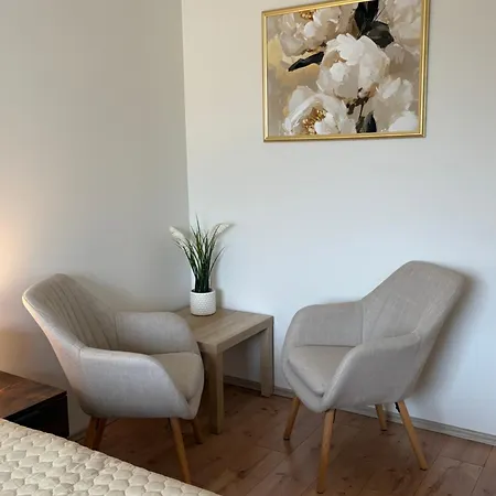 Valoisa Ja Tilava 80 Neliön Asunto Karkkilassa